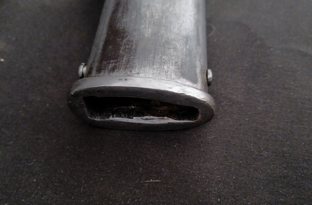 sabre cavalerie légére suisse modèle 1842 flourreau avec ancienne  traces de rouille 