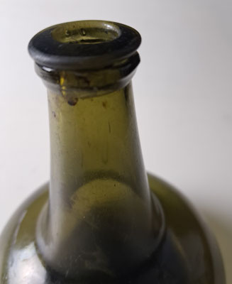 bouteille oignon fin 17 éme trace de pontil