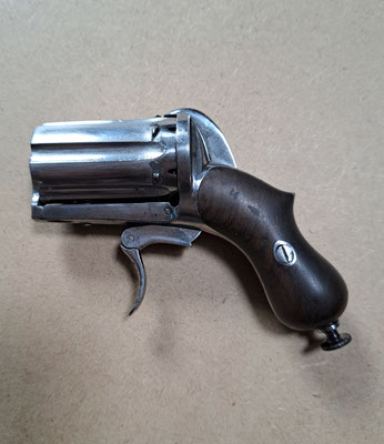 pistolet  revolver  poivriére cal 7mm