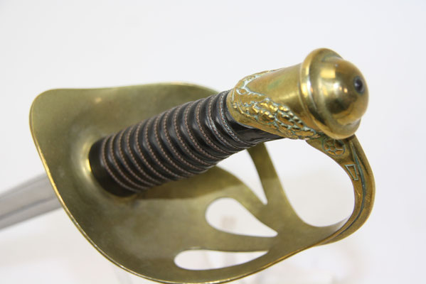 sabre d' officier des troupes à pieds modèle 1923 garde à quatre branches 