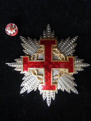 ordre du mérite du Saint Sépulcre grand officier en argent avec sa rosette de rappel  fabricant :  G.guccione. roma prix : 380 euros 