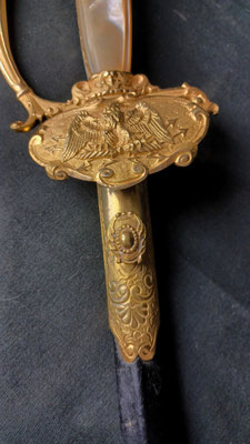 épée d’officier des poudres et salpêtres plateau à l aigle  