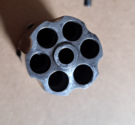 pistolet revolver poivriére vue du baruillet à six canons 