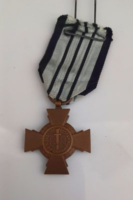 croix du conbattant 1939 1940 vichy avec son bon ruban 