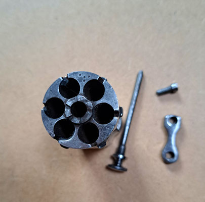 pistolet revolver poivriére vue des piéces 