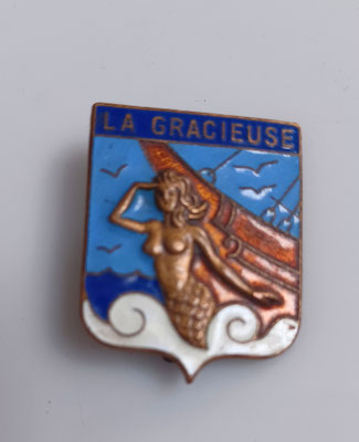 insigne marine la gracieuse aviso drageur .dos lis A augis .TEB .prix 25 euros 