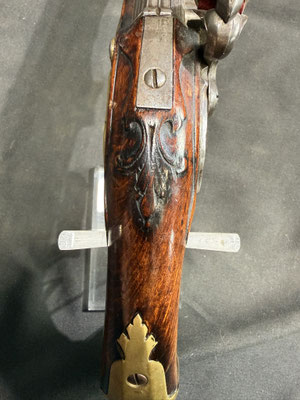 sculpté à fleur de lys