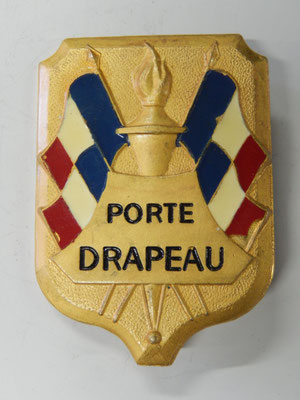 Porte drapeaux Mourgeon paris    .          Prix :10 euros 