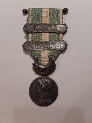 médaille commémorative de la campagne du Maroc deux agrafes . prix :    70 euros