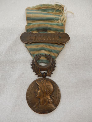 médaille du levant. prix : 40 euros 