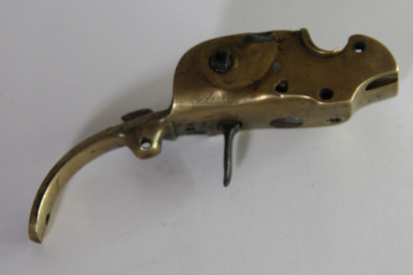 coffre de pistolet 1777  S etienne  de cavalerie avec une grande  partie de son mecanisme . prix 150 euros 