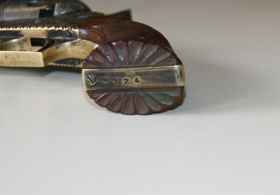 revolver colt pocket 1849 crosse sculptée 