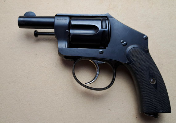 revolver Galand tue tue calibre  8 mm vue générale coté gauche 