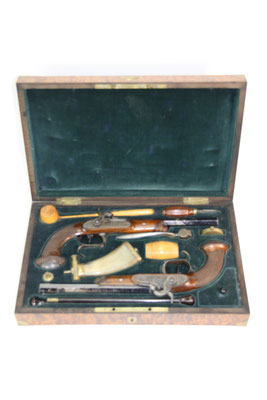 coffret nécessaire de pistolets de tir à percussion 