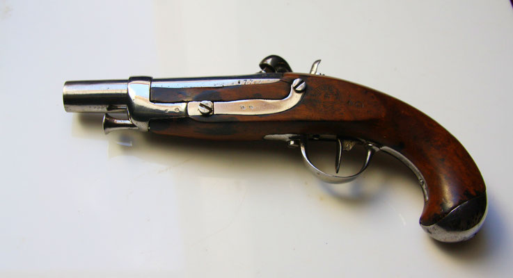 pistolet de gendarmerie modèle 1822 T poudre noire .