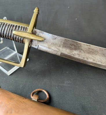 sabre hussard  révolutionnaire detail du pollisage de la lame .