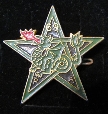  insigne 69 °RA . Augis Lyon aluminium peint  Prix : 60 euros 