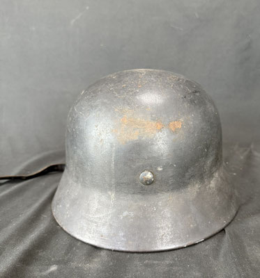 casque allemand mle 40 avec insigne .