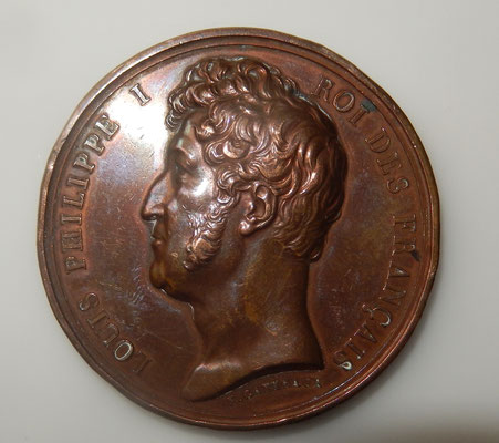 médaille par  E. Gatteaux en bronze de 5 cm  :prise de la citadelle d'Anvers . quelques chocs sur la tranche. prix : 100 euros