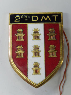  insigne 2°DMT  Courtois Paris  prix :20 euros 