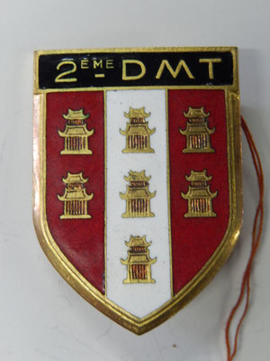 insigne 2°DMT . Courtois Paris  prix :20 euros 