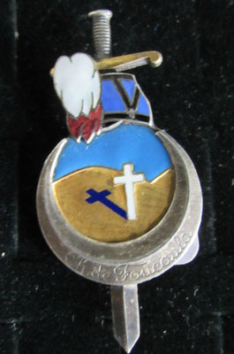 nsigne promotion Charles De Foucauld .dos lis Drago Paris Nice 25 rue beranger attache à épingle coulure de soudure ou reparation ? prix 120 euros