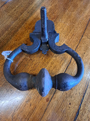 marteau de porte 18 éme siecle grande taille .