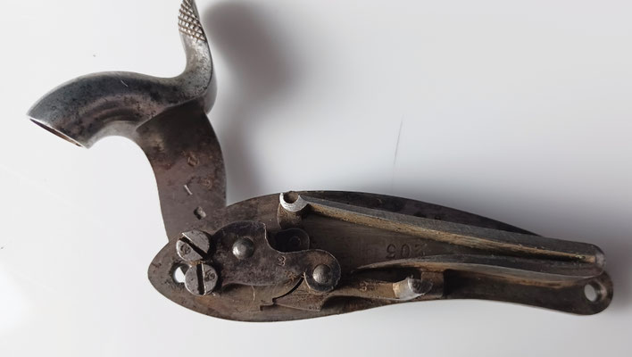 pistolet de marine mle 1837 detail  du mecanisme de la platine 
