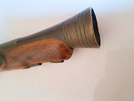 tromblon pistolet de voyage  à silex E.schesinger & Cnie Montevideo detzail du canon eb bronze.