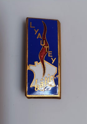 insigne chantier de la jeunesse Lyautey Batir groupement 5 .drago paris nice 25 rue beranger  deposé .prix 50 euros 