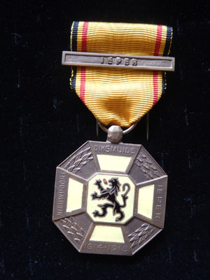 médaille des trois cités  agrafe IEPER  Prix : 45 euros