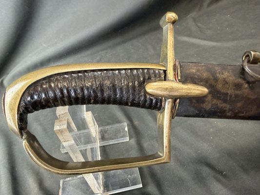 Sabre de hussard modèle 1777 à monture en laiton à une branche principale
