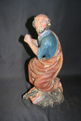 statue saint pierre en bois