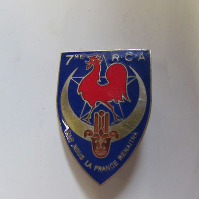 nsigne  7 ° regiment  chasseur d'Afrique .dos lis argenté  , sans fabricant . prix 60 euros 
