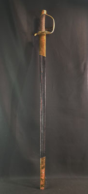sabre d'officier de maréchaussée modèle 1787 ancien regime vue du sabre et de son fourreau .