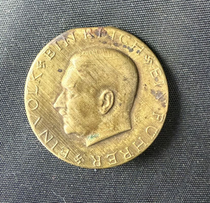 badge ein reich ein volk......  Prix : 30 euros reservé