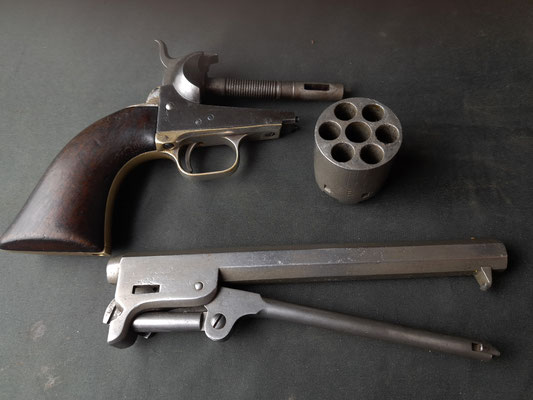  revolver colt 1851 navy cal 36 vue des piéces de l arme demoté 