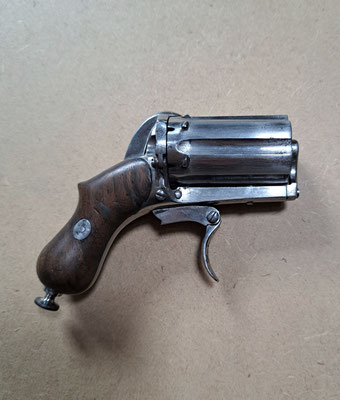 pistolet  revolver  poivrière cal 7mm