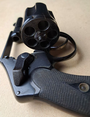 revolver Galand tue tue calibre 8 mm barillet ouvert .