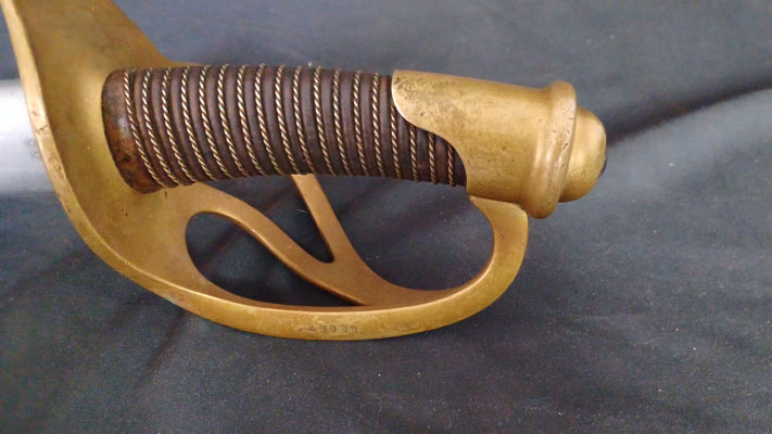 sabre cavalerie légére modèle 1882 troupe detail du numero sur la garde 