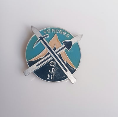 insigne chantier de la jeunesse et montagne n°11 vercors . alu augis lyon  .prix: 45 euros 