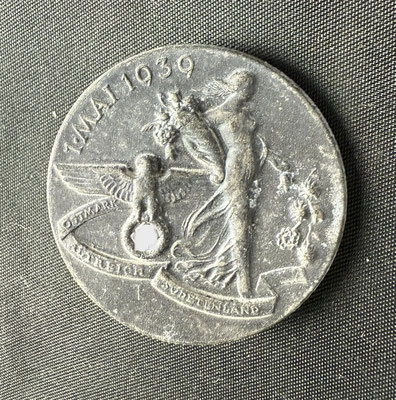 1 mai 1939  plastique  prix : 15 euros