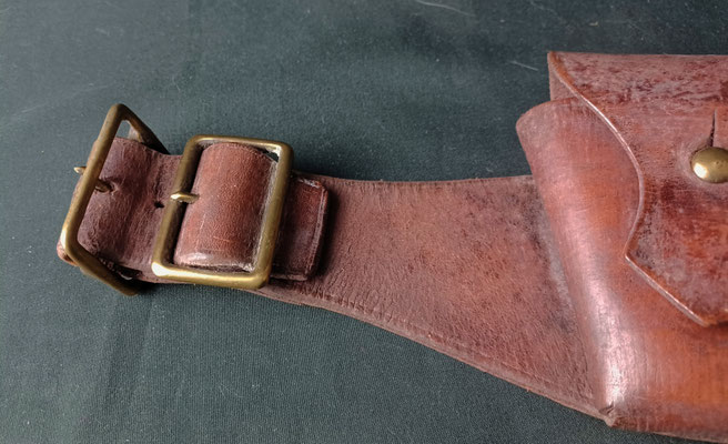 cartouchiére anglaise de cavalerie ww1 vue de la boucle laiton 