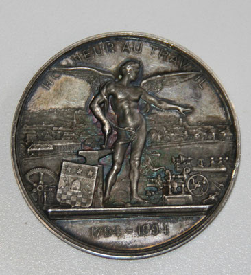 médaille Suisse en argent  (52 gr diam 51 mm) par Huges Bovy .l . furet sur la tranche .centenaire de l incendie de la Chaux de Fond  en 1794 . prix 120 euros           