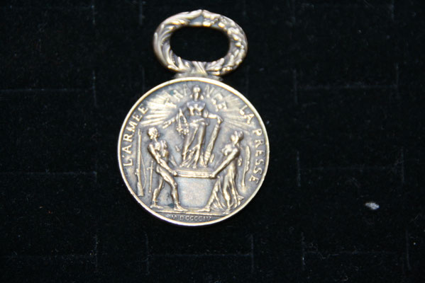 médaille  le matin, la marche de l 'armée 29 mai 1904 sans ruban prix : 45 euros 
