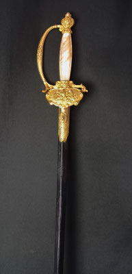 épée d’officier des poudres et salpêtres dorure parfaite 