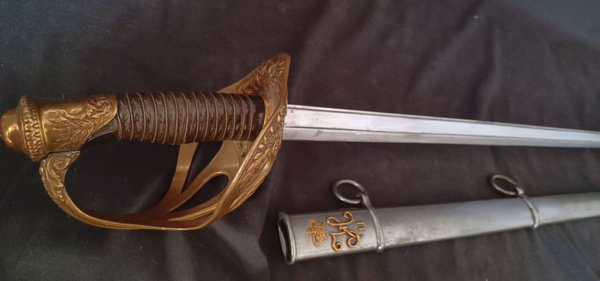 sabre d'officier de cavalerie modèle 1896 vue du chiffre de Nicolas II