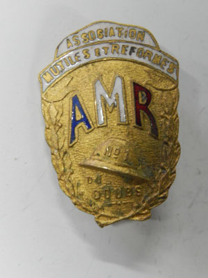 insignes association  des mutilés et réformés  du Doubs.  prix : 30 euros 