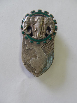 517° insigne groupe de transport . h546 Prix : 40 euros 