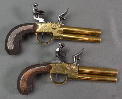  paire de pistolets à coffre à silex
